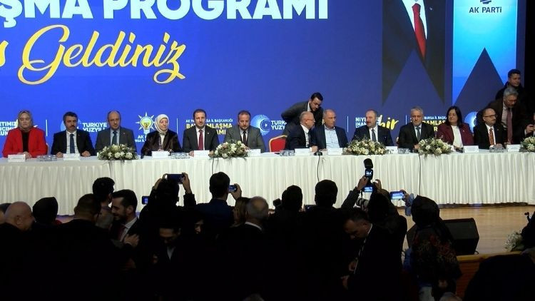 AK Parti teşkilatı, Ala ve Varank&rsquo;ın katıldığı toplantıda bayramlaştı