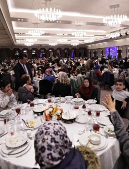 AK Parti&rsquo;den &ccedil;ocuklara anlamlı iftar: 500 &ccedil;ocuğa bayram sevinci