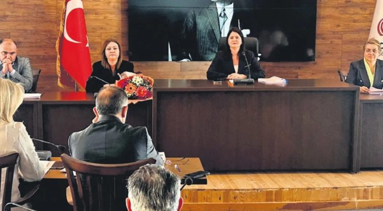 Akrabalar İşe Alındı, Mecliste Kavga &Ccedil;ıktı