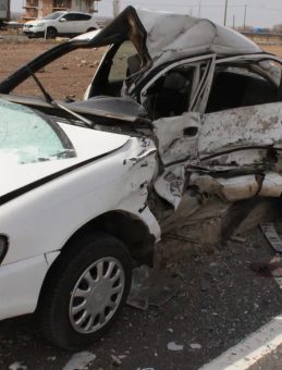 Aksaray'da kavşakta feci kaza: Otomobil ile kamyonet birbirine girdi! 1 &ouml;l&uuml;, 1 yaralı