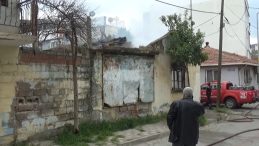 Alevler evi sardı, mahallede panik yaşandı