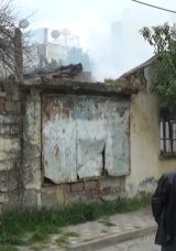 Alevler evi sardı, mahallede panik yaşandı