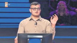 Allah&rsquo;ın 99 ismini 44 saniyede saydı