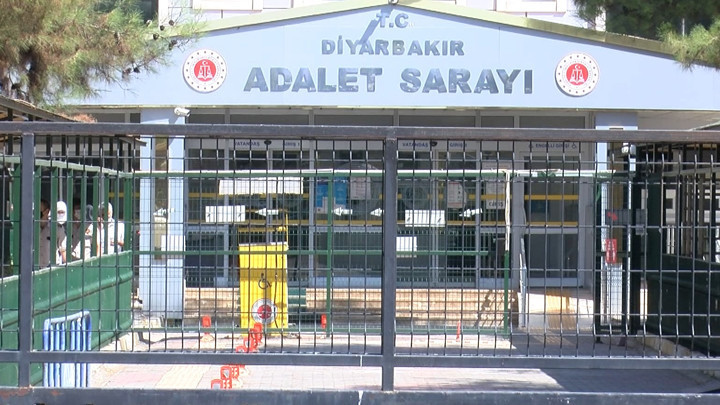 Ameliyat sırasında kalp krizi ge&ccedil;irerek hayatını kaybetti! Ailesi, hastane ve doktora tazminat davası a&ccedil;tı