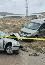 Ankara'da feci kaza! İki ara&ccedil; &ccedil;arpıştı: 1 &ouml;l&uuml;, 5 yaralı