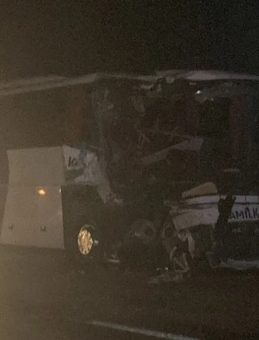 Ankara'da feci kaza: Yolcu otob&uuml;s&uuml; TIR'a &ccedil;arptı! 1 &ouml;l&uuml;, 15 yaralı