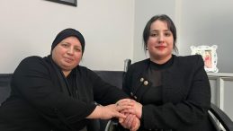 Annesinden b&ouml;brek nakli yapıldı, eğitimle hayata sarıldı