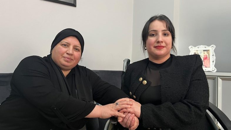 Annesinden b&ouml;brek nakli yapıldı, eğitimle hayata sarıldı