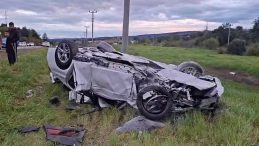 Antalya'da feci kaza: Otomobiller kafa kafaya &ccedil;arpıştı! 2'si ağır 7 yaralı