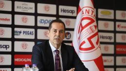Antalyaspor'da Rıza Per&ccedil;in'den Fenerbah&ccedil;e ma&ccedil;ı s&ouml;zleri! 'Bug&uuml;n &uuml;z&uuml;len taraf bence biziz'
