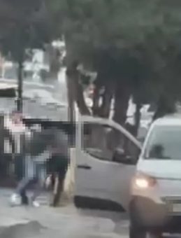 Ara&ccedil;tan inerek yayaya saldırmışlardı: 2 kişiye 360 bin TL ceza kesildi!