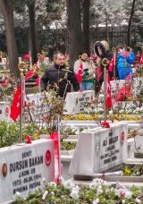 Arefe G&uuml;n&uuml; Y&uuml;rek Burkan Ziyaret: Şehitler Unutulmadı