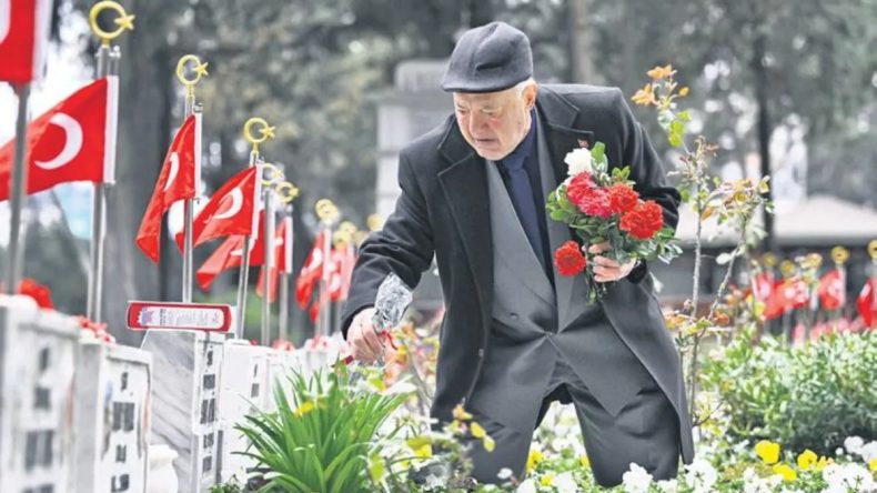 Arife G&uuml;n&uuml; Şehitliklere Ziyaret&ccedil;i Akını