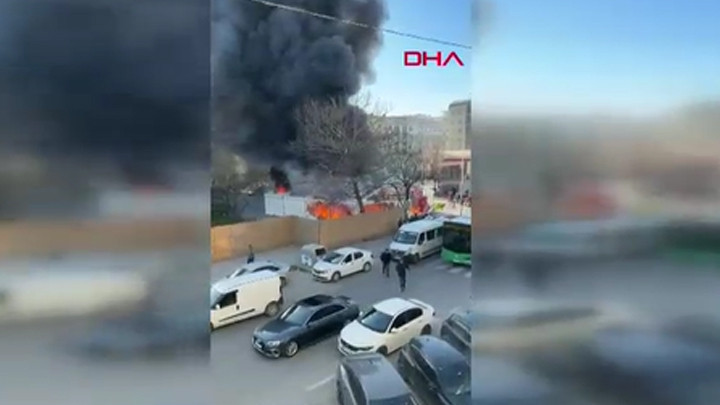 Arnavutk&ouml;y'de İftar &Ccedil;adırında Yangın