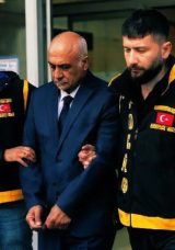 Atat&uuml;rk&rsquo;e hakaret eden felsefe &ouml;ğretmeni tutuklandı