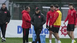 Ay-yıldız&rsquo;a &uuml;&ccedil;l&uuml; m&uuml;jde