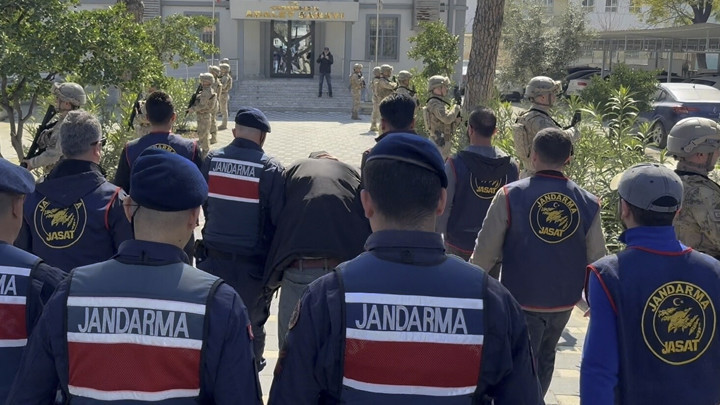 Aydın'da dehşet! Annesini odunla başına vurarak &ouml;ld&uuml;rd&uuml;