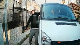 Aydın&rsquo;da Kamyonetin Camını Yumruklayan Şahsa İbretsizlik Ceza