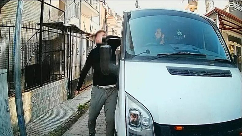 Aydın&rsquo;da Kamyonetin Camını Yumruklayan Şahsa İbretsizlik Ceza