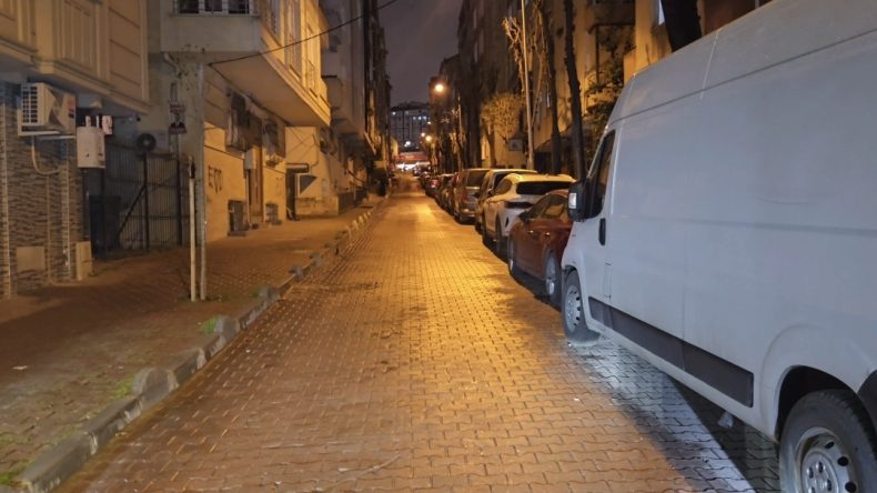 Bah&ccedil;elievler'de Bir Gen&ccedil;, Kız Arkadaşına Giderken Silahlı Saldırıya Uğradı