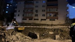 Bah&ccedil;elievler'de &Ccedil;&ouml;kme Riski Olan 5 Katlı Bina Tahliye Edildi