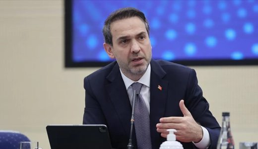 Bakan Bayraktar a&ccedil;ıkladı: T&uuml;rkiye'nin g&uuml;neş enerjisi kurulu g&uuml;c&uuml; 25 bin megavatı aştı