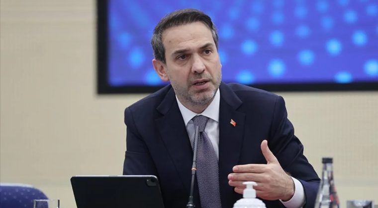 Bakan Bayraktar a&ccedil;ıkladı: T&uuml;rkiye'nin g&uuml;neş enerjisi kurulu g&uuml;c&uuml; 25 bin megavatı aştı