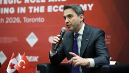 Bakan Bayraktar: T&uuml;rkiye Kuzey Amerika LNG'si i&ccedil;in stratejik enerji merkezi rol&uuml;nde