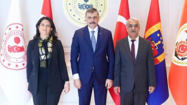 Bakan &Ccedil;ift&ccedil;i, DEM Partili Buldan ve Sancar ile g&ouml;r&uuml;şt&uuml;