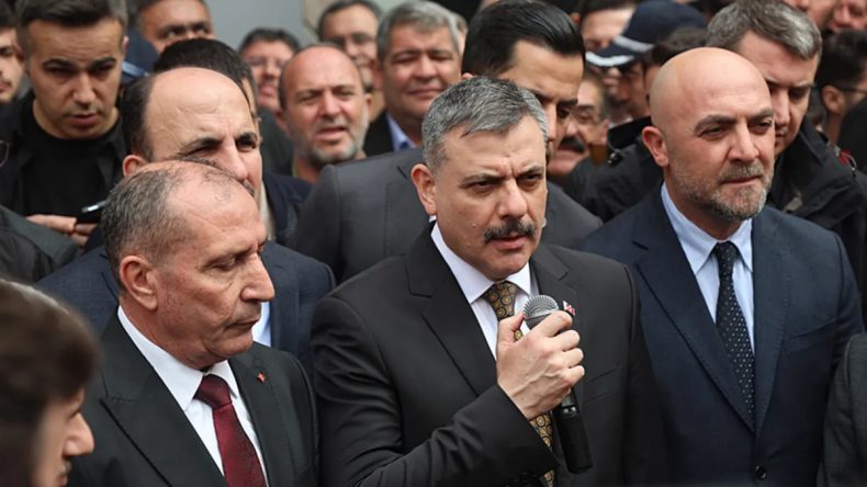 Bakan &Ccedil;ift&ccedil;i'ye Kirli Operasyon: '&Ccedil;ift&ccedil;iyim' Diyan Şahıs Sabıkalı &Ccedil;ıktı