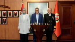 Bakan &Ccedil;ift&ccedil;i&rsquo;den Sahil G&uuml;venlik Komutanlığı&rsquo;na ziyaret