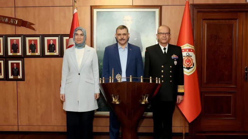 Bakan &Ccedil;ift&ccedil;i&rsquo;den Sahil G&uuml;venlik Komutanlığı&rsquo;na ziyaret