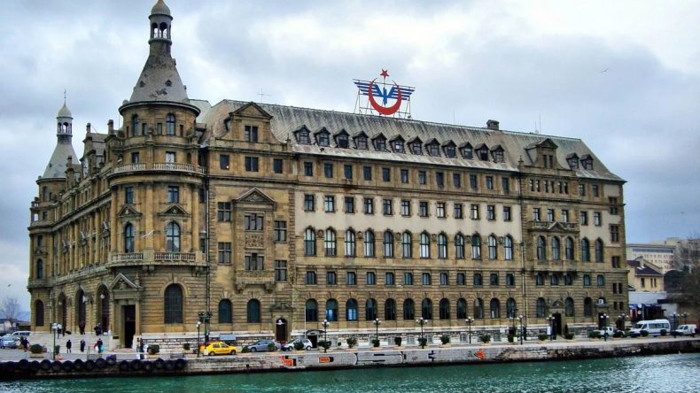 Bakan Ersoy paylaştı! Haydarpaşa ve Sirkeci m&uuml;zelerine uluslararası dokunuş