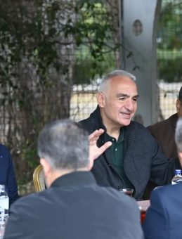 Bakan Ersoy'dan Belek'te geleneksel bayram buluşması! 'T&uuml;rkiye&rsquo;yi k&uuml;lt&uuml;r ve turizmde 1. ligde zirve m&uuml;cadelesi veren bir konuma taşıdık'