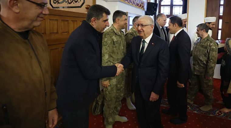 Bakan G&uuml;ler, bayram namazını Hatay'daki tarihi Habib-i Neccar Camisi'nde kıldı