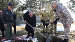 Bakan G&uuml;ler Muş Hava Meydan Komutanlığı&rsquo;nda İncelemelerde Bulundu