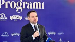 Bakan G&uuml;rlek, Başakşehir'de iftar programına katıldı