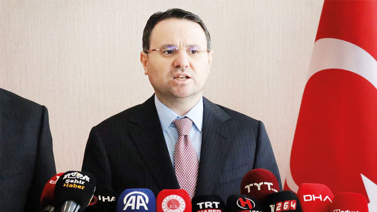 Bakan G&uuml;rlek: Mahkeme salonu siyaset yeri değil