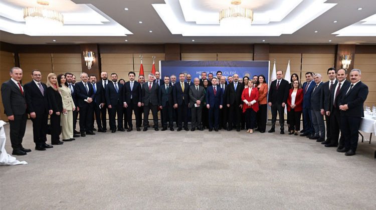 Bakan G&uuml;rlek, medya temsilcileri ile iftarda bir araya geldi