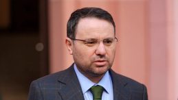 Bakan G&uuml;rlek, &Ouml;zg&uuml;r &Ouml;zel ve Murat Emir'den Kazandığı 150 Bin Liralık Tazminatı AFAD'a Bağışladı