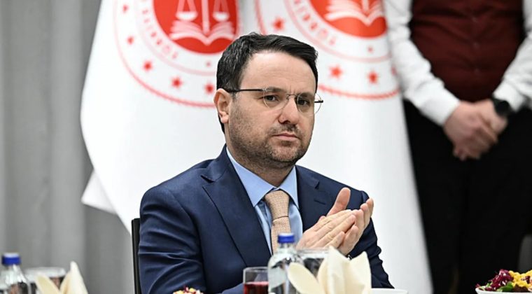 Bakan G&uuml;rlek: "Adalet Devletin Vicdanıdır"