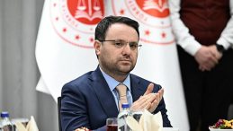 Bakan G&uuml;rlek: "Adalet Devletin Vicdanıdır"