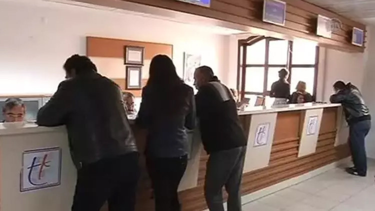 Bakan G&uuml;rlek'in tapu kayıtlarını sorgulayan m&uuml;d&uuml;r g&ouml;zaltına alındı