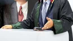 Bakan G&uuml;rlek'ten e-Avukat uygulamasına ilişkin a&ccedil;ıklama: G&ouml;r&uuml;nt&uuml;l&uuml; g&ouml;r&uuml;şme d&ouml;nemi başladı