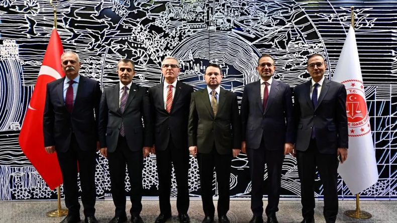 Bakan G&uuml;rlek&rsquo;ten net mesaj: Adalet g&uuml;&ccedil;l&uuml;den yana algısını hep birlikte kıracağız