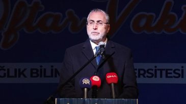 Bakan Işıkhan, Sağlık Bilimleri &Uuml;niversitesi &Ouml;ğrencileriyle İftarda Buluştu