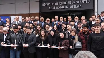 Bakan Kacır: "Bizlerden neyi esirgiyorlarsa yerli ve milli olarak &uuml;retiyoruz"