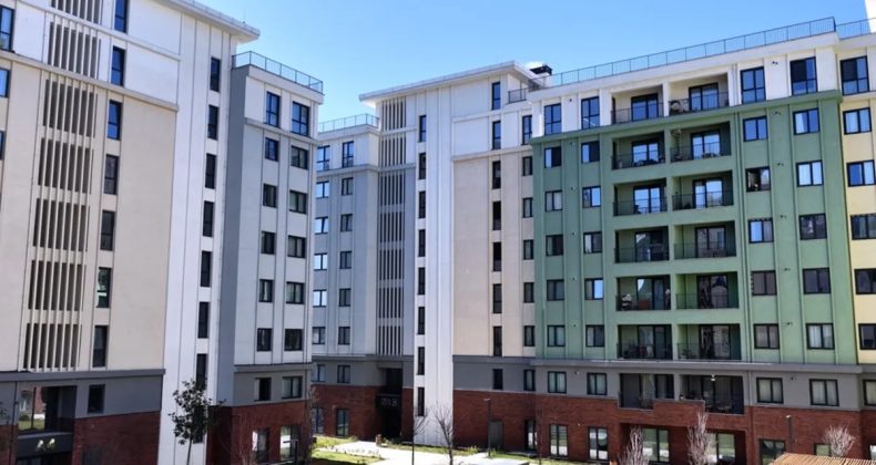 Bakan Kurum vatandaşların bayram sevincini paylaştı: Tozkoparan kentsel dönüşümle yenilendi