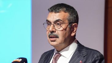 Bakan Tekin'den '15 yaş' a&ccedil;ıklaması