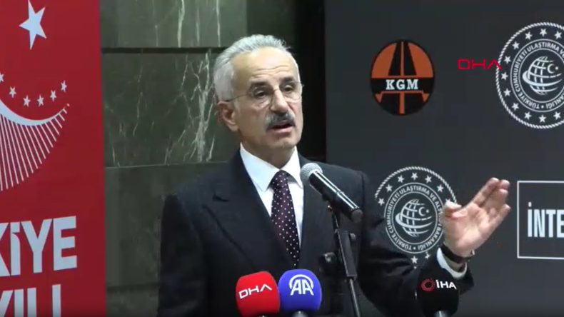 Bakan Uraloğlu, inşaat sanayicileri işverenleri ile iftarda bir araya geldi